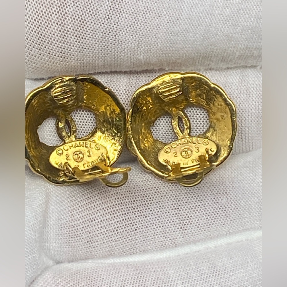 Chanel Vintage Round Gold CC Mark Hollow Type Earrings 80s - Picture 12 of 16